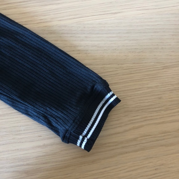 Basic Long Sleeve Black Fitted Top - Picture 3 of 4